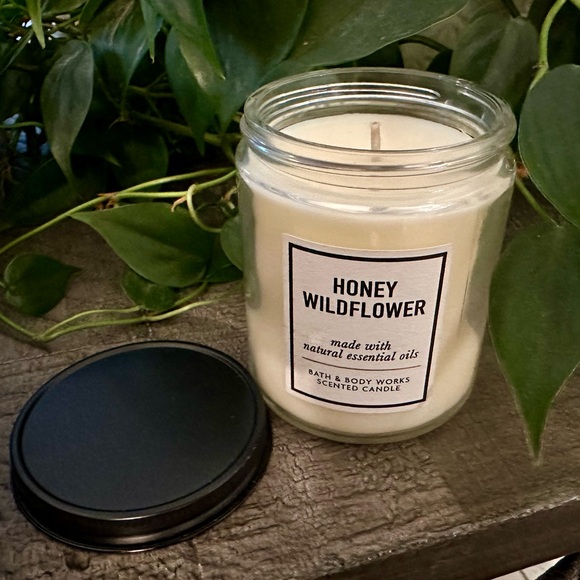 Bath & Body Works Honey Wildflower Scented Candle - 7 oz Single Wick - Picture 2 of 2